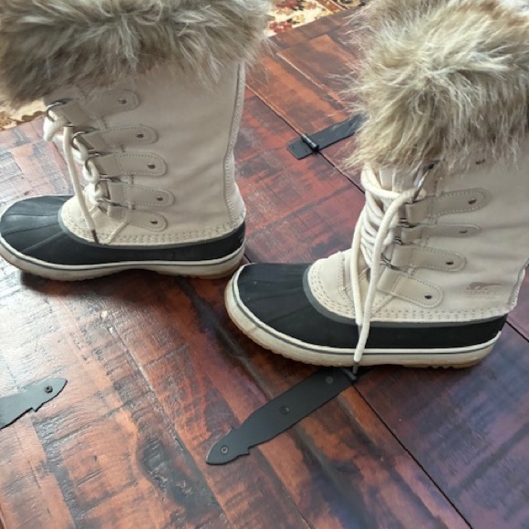 Sorel Women's Fur-Lined Winter Boots size 8 - Picture 4 of 11